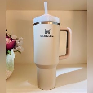 🎉LAST CHANCE🎉Limited edition Stanley 40oz Tumbler Soft Matte Dune